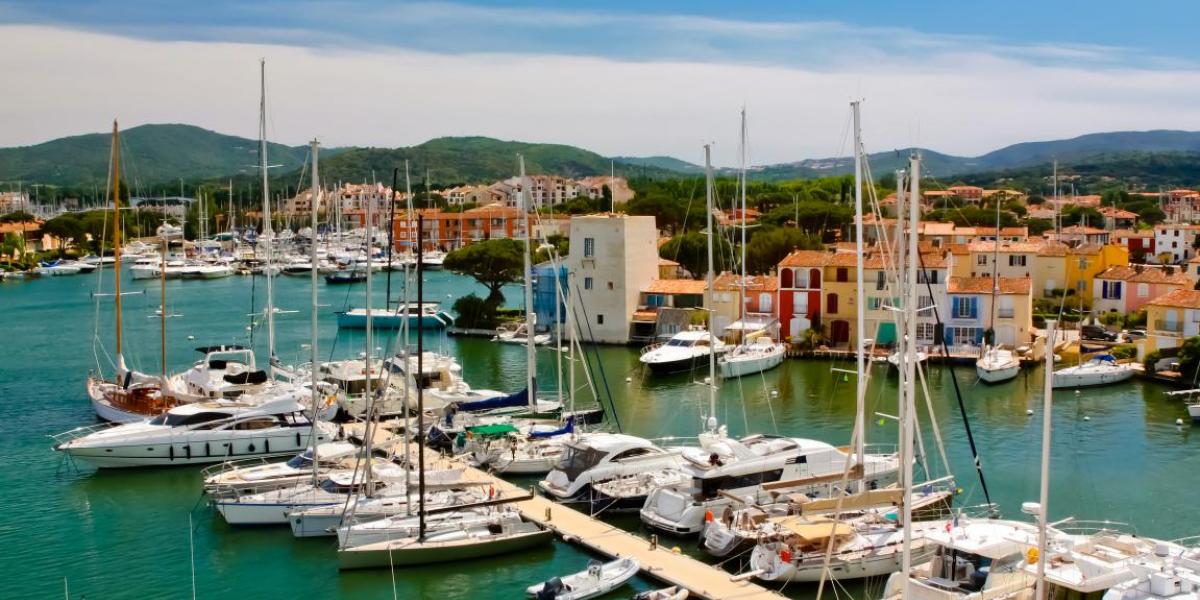 Sailing in Port Grimaud: what you need to know to discover the lakeside town by boat